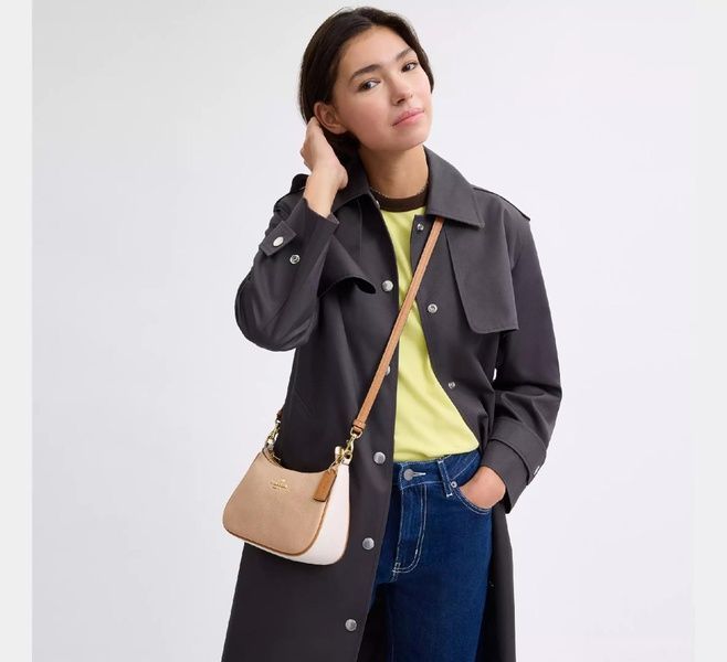 Сумка Coach Teri Shoulder Bag In Signature Canvas Gold/Taupe Multi 195031574955 фото