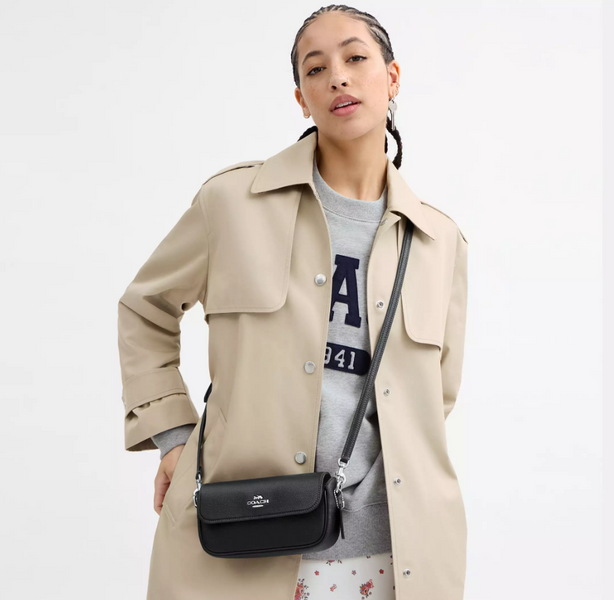 Женская кожаная сумка Coach Hailey Flap Bag pebbled leather черная CAN72-pebbled leather/Silver/Black фото