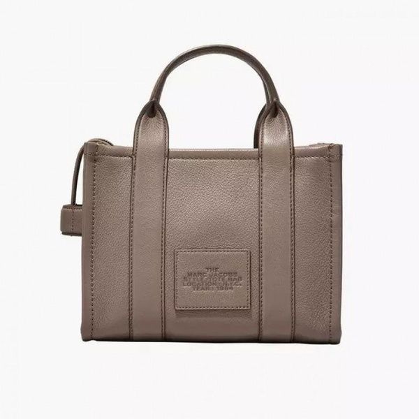 Кожаная сумка Marc Jacobs The Leather Medium Tote Bag Wolf Cement Black 1017 фото