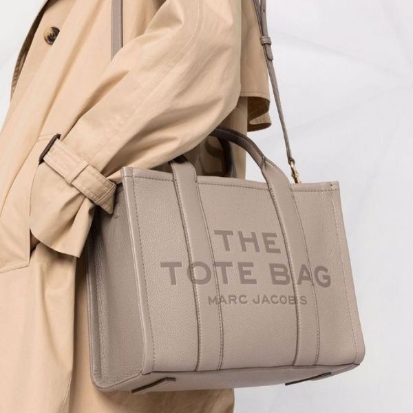 Кожаная сумка Marc Jacobs The Leather Medium Tote Bag Wolf Cement Black 1017 фото