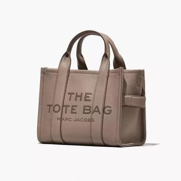 Кожаная сумка Marc Jacobs The Leather Medium Tote Bag Wolf Cement Black 1017 фото
