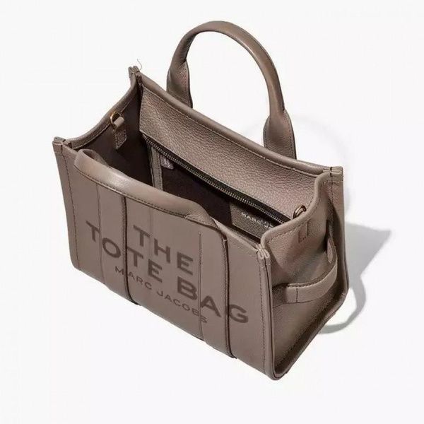 Кожаная сумка Marc Jacobs The Leather Medium Tote Bag Wolf Cement Black 1017 фото