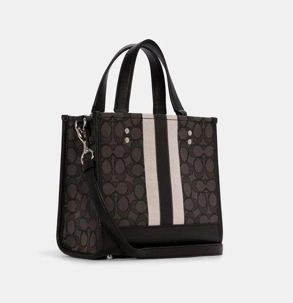 Сумка шкіряна Coach Dempsey Tote 22 In Signature Jacquard With Stripe And Coach Patch 1071 фото