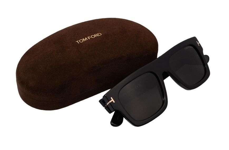 Сонцезахисні окуляри Tom Ford FT0711 01A 53 мм чорні (1004) 1004 фото